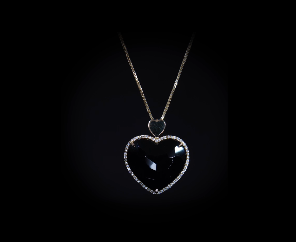Diamond necklace, heart pendant, 18K yellow gold, Onyx stone 